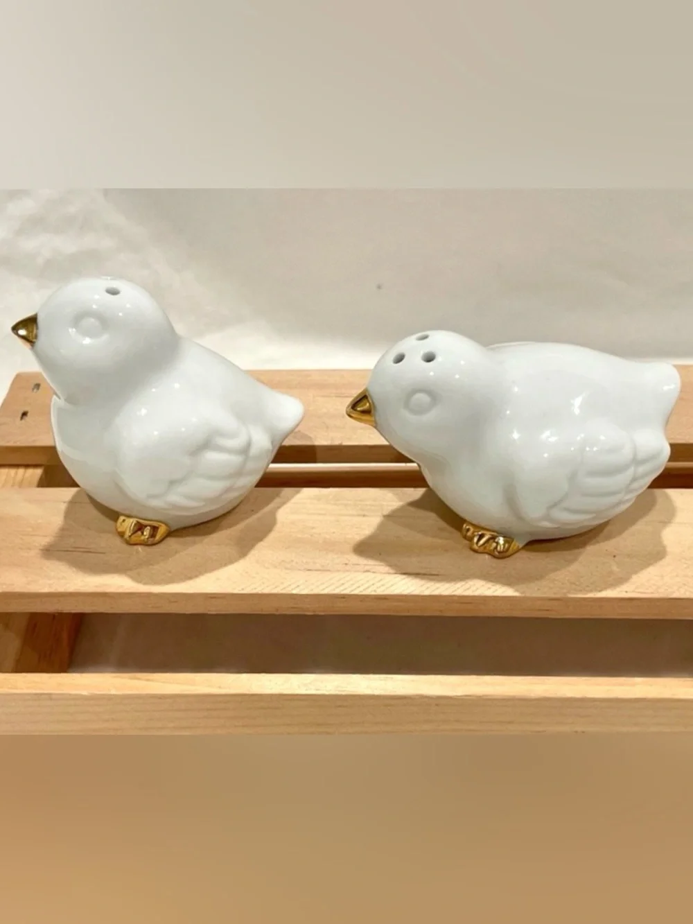 Adorable Target White Chicks Salt & Pepper Shakers w Gold Accents | EUC
